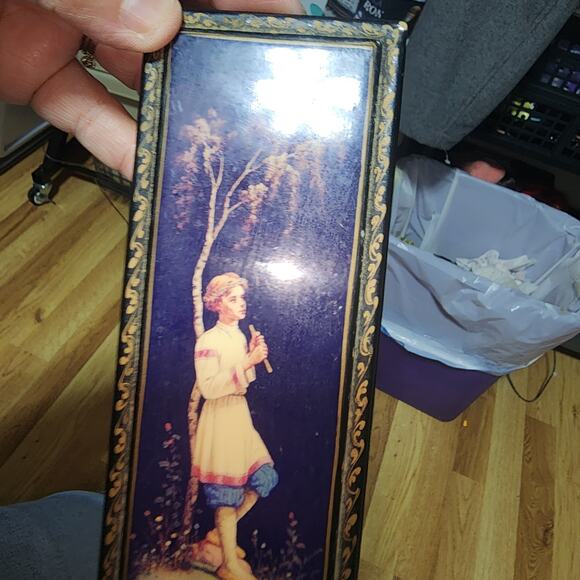 VINTAGE RUSSIAN WOOD LAQUER HAND PAINTED TRINKET JEWELRY BOX - Picture 2 of 7